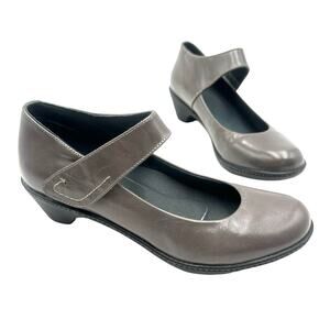 NEW - DANSKO women's gray leather heels - SIZE 39 / 8.5-9 us